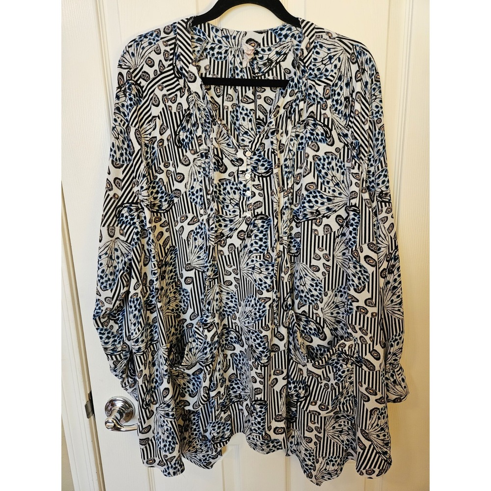 Melissa McCarthy/Seven7 Pintuck V-Neck LS Butterfly/Stripe Print Top, Plus 3X